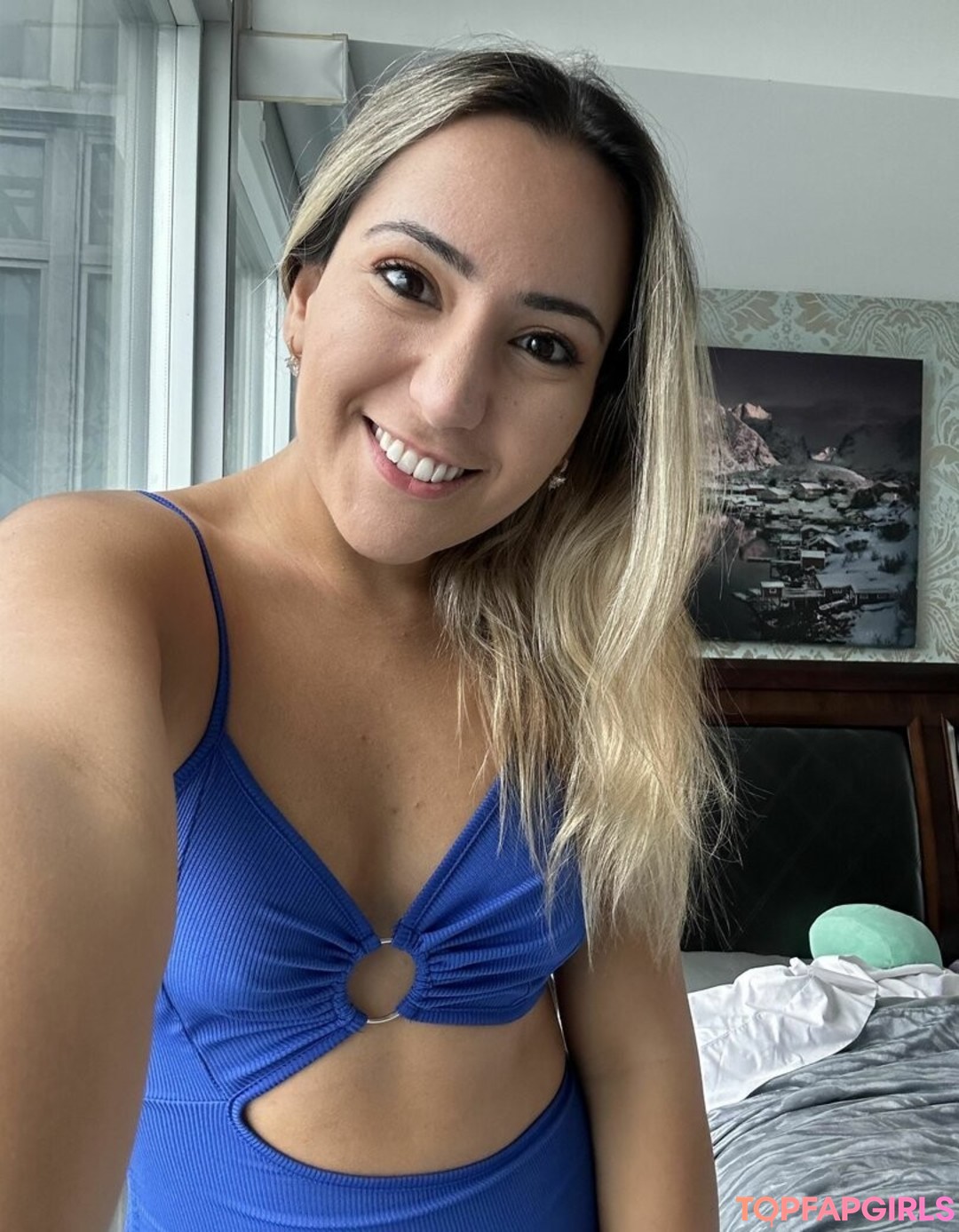 Selina Amini model img