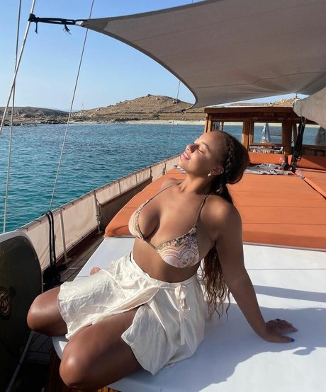 Nia Sioux pornstar perfect gallery