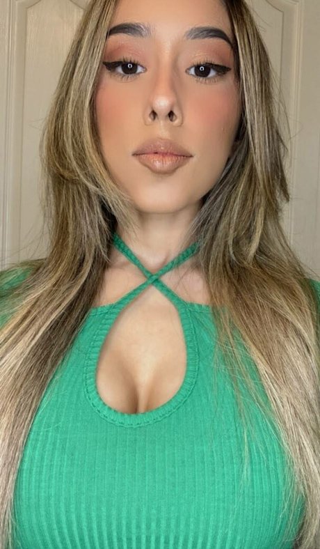 Crys ASMR sex model gallery