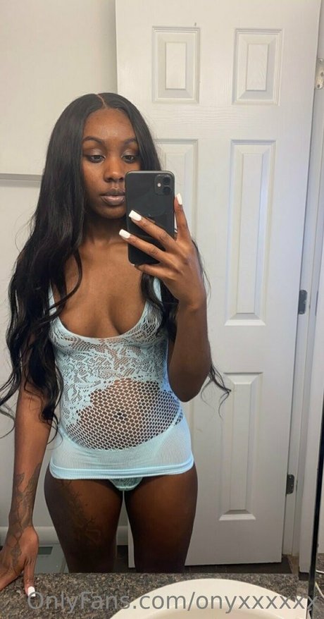 onyxxxxxx model hd photo