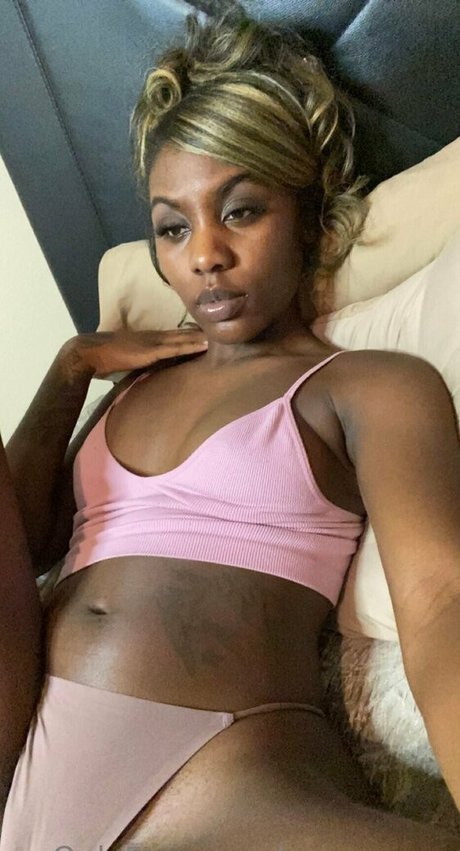 onyxxxxxx model pornographic photo