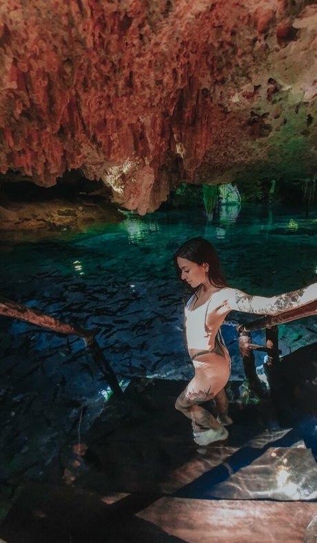 janadeoliveira_ naked model img