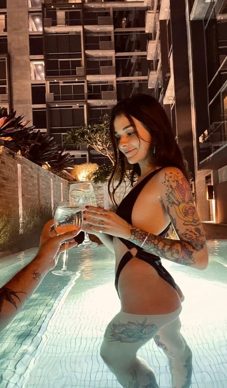 janadeoliveira_ model top picture