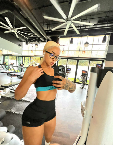 xxxshapeshifter model sexy photos