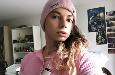 chippiechipsbimbo pretty actress photos