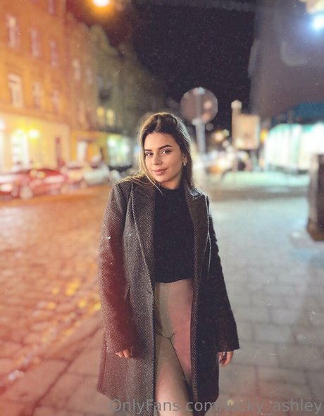 lucky ashley high quality actress img