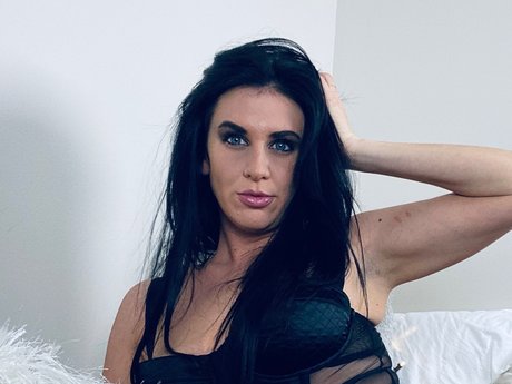 Sara Belle erotic actress pics