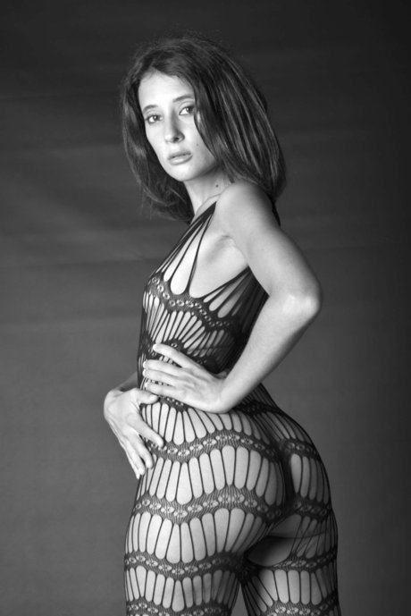 Sara Athulya perfect star img