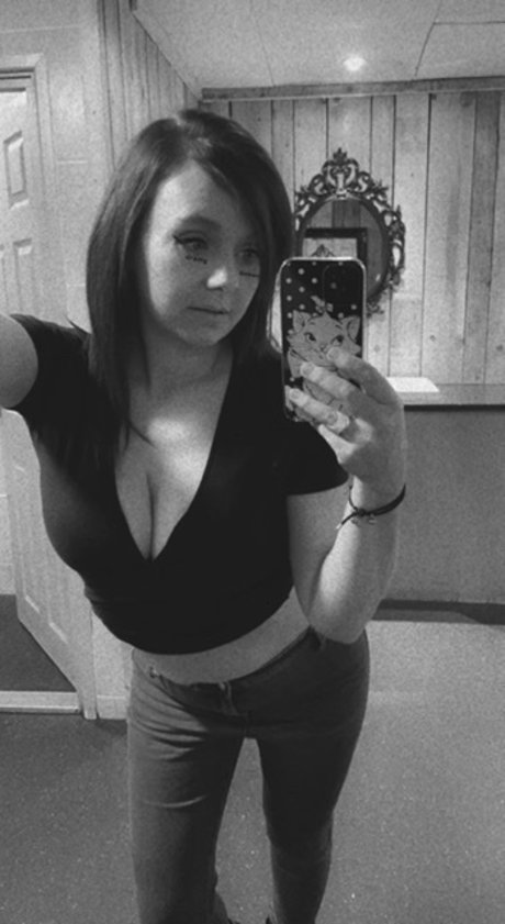 SaphireMoon xxx model pic