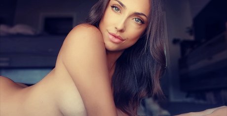 Sarah Kate sex model pic