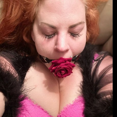 TheHottestMIILF star top photo