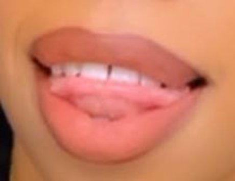 Miss DSLips adult model pic