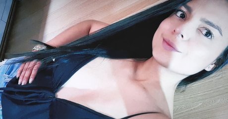 Yuyi top profile image