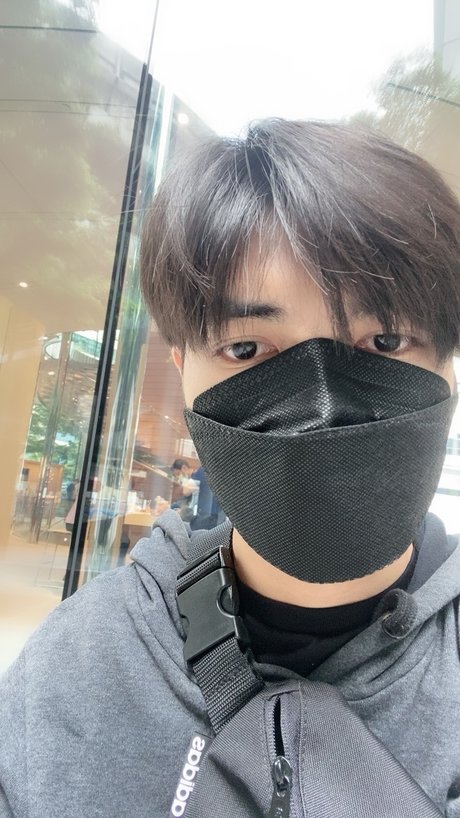 Tong naked actress photo