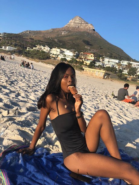 Tswelelopele model free photos