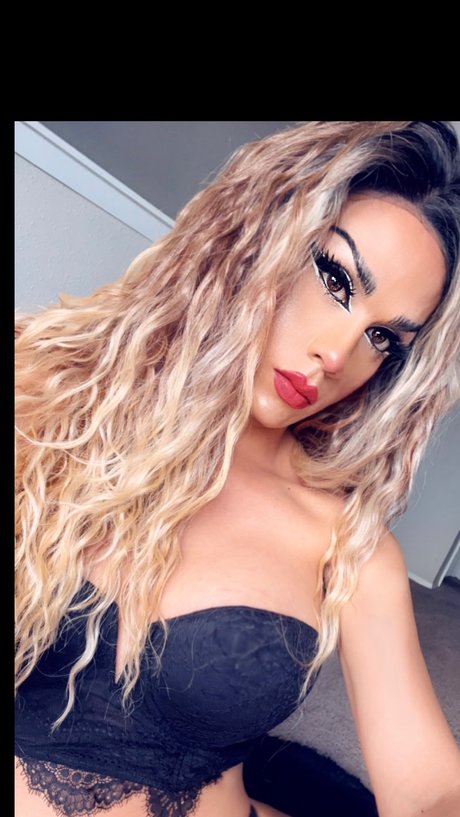 Ts BarbieHuge pornstar nude photos