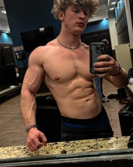 busty onlyfans exclusive gallery