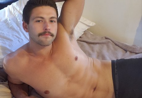 Tyler Wilson model hot img