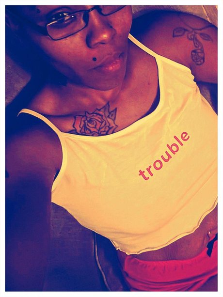 EdibleEllemissTrouble model hot archive