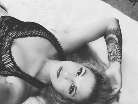 Outlaw Cowgirl star pictures