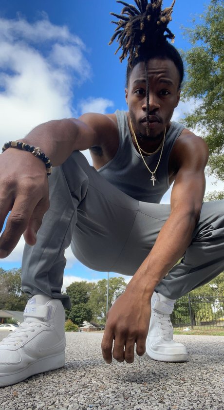 7 V pornstar naked photo