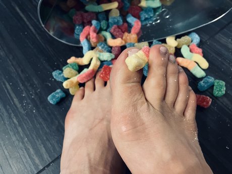 The Sweet Feats star exclusive img