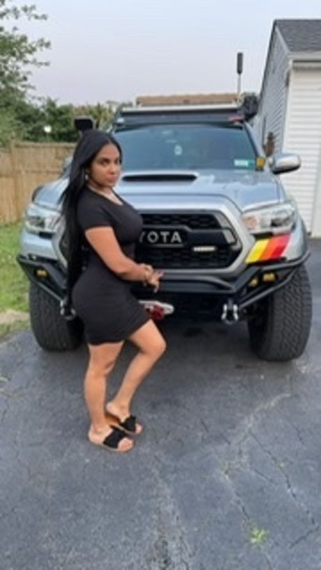 The Queen_ hot model img