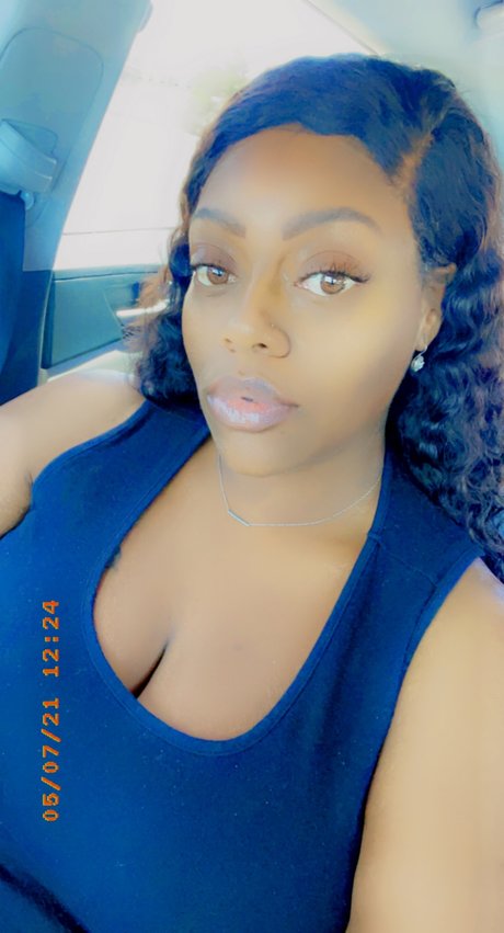 NicoleLovve sexy star pics