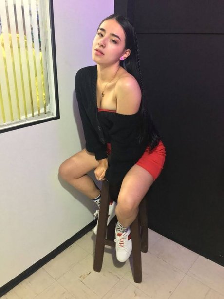 Izzy Palmer sexy model pics