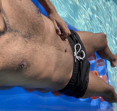 Isaacromero pretty model pic