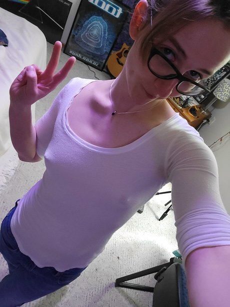 HappyGoLuckyTgirl profile image