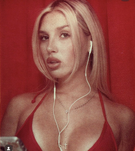 Gigigracee1 star adult picture