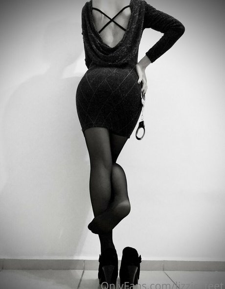 lizzie feet pornstar sexy pic