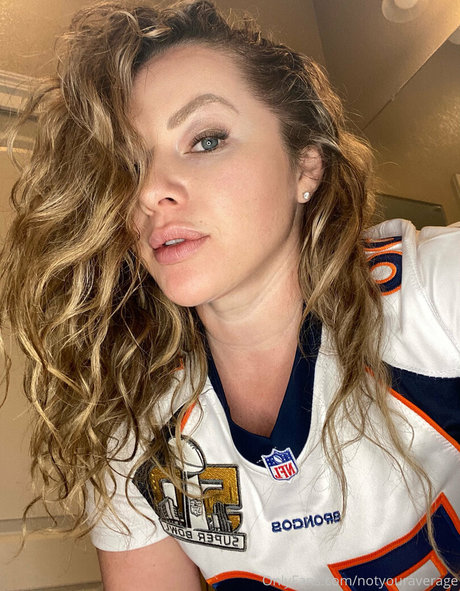 notyouraverage model nudes image