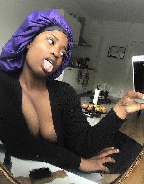 Mellaa Baby free pornstar img