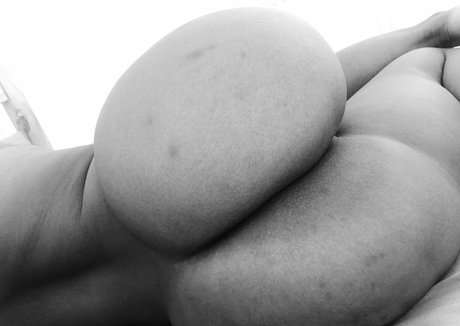 Mellaa Baby erotic model picture