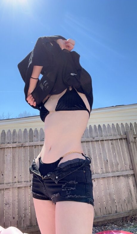 tiny onlyfans nude pics