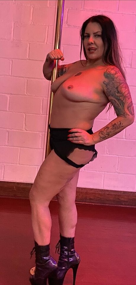 saxanextdoor pornographic model picture