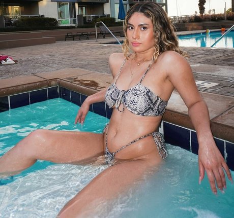 whoisvictoriax model pornographic image