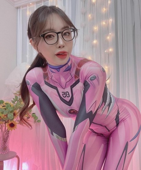 Yunicorn19 pornstar nude photo