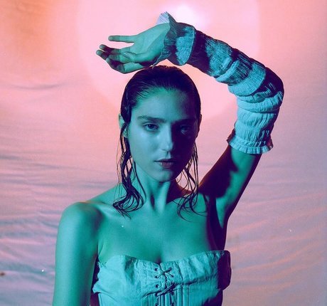 Jasmine van den Bogaerde model beautiful img