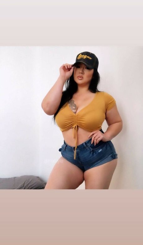 Lily Le art star images