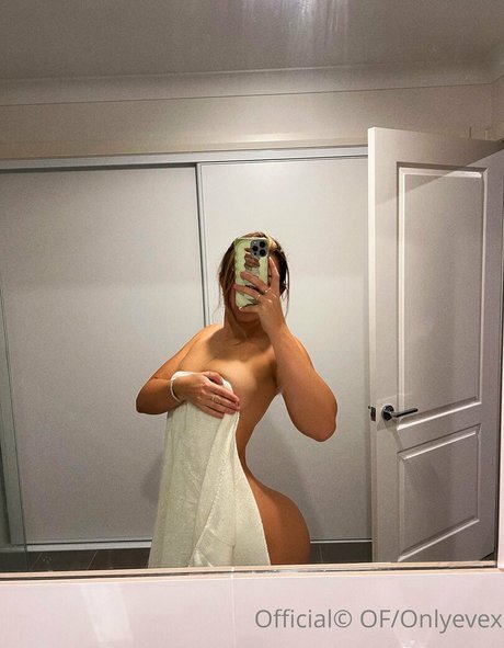 Justeviehall beautiful pornstar image