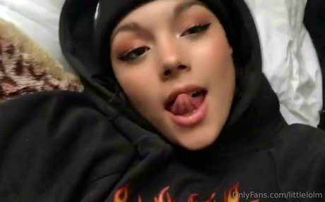 tiny onlyfans sexy image