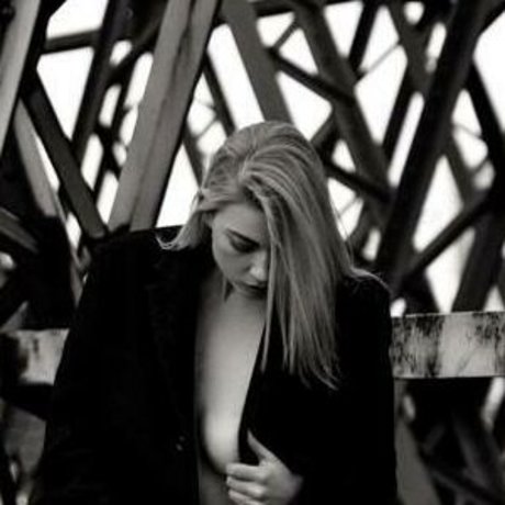 Laura La Rencia exclusive model photos