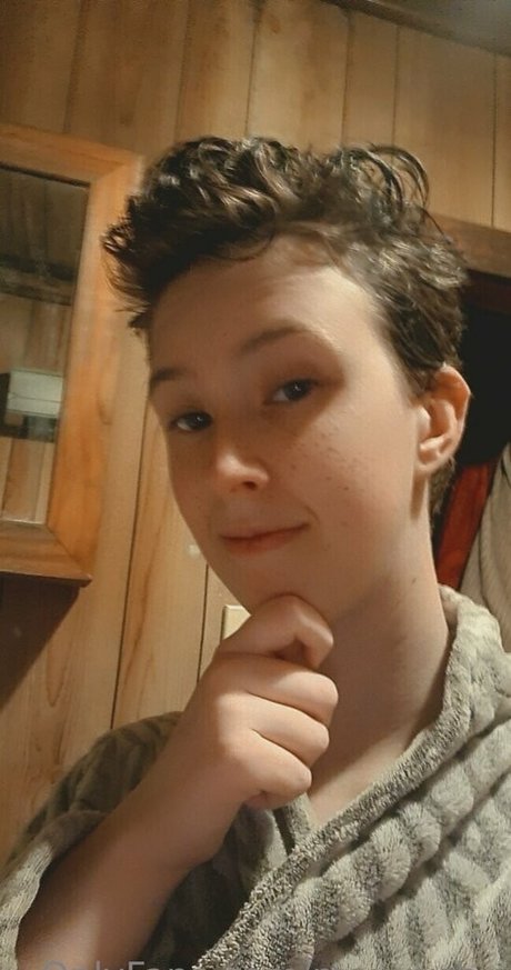 maxxyshy pretty model images