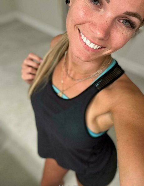 ezrapaige hd actress pic