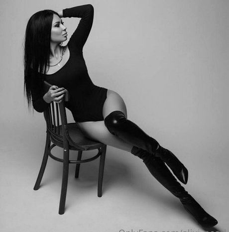 olivi pearl xxx model photos