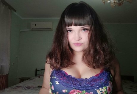 lara horn star sexy img