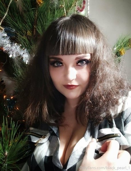 lara horn model nude archive